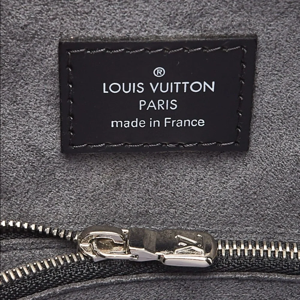 LOUIS VUITTON
Black Epi Leather Pont-Neuf GM Bag - Picture 6 of 7
